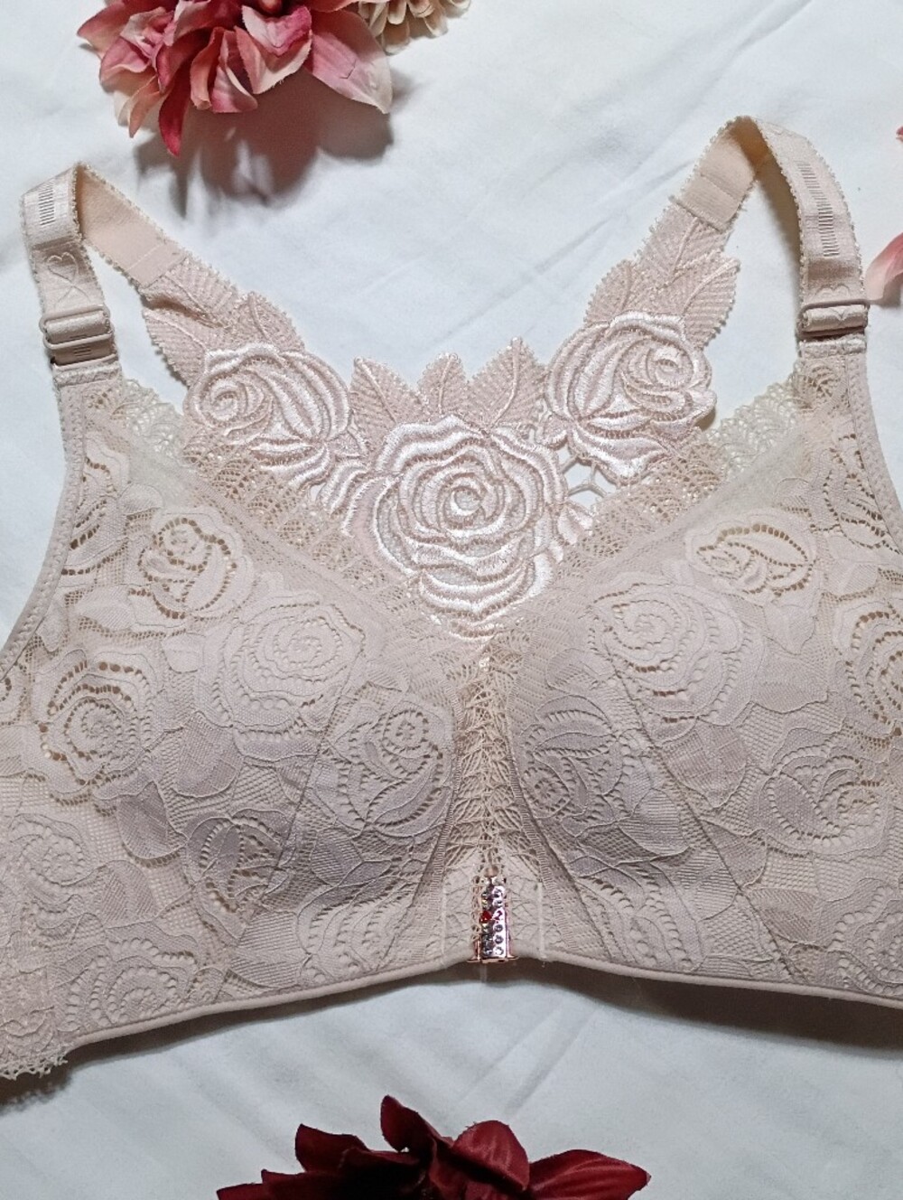 NWOT Floral Lace Bralette in Beige - Women Intimates